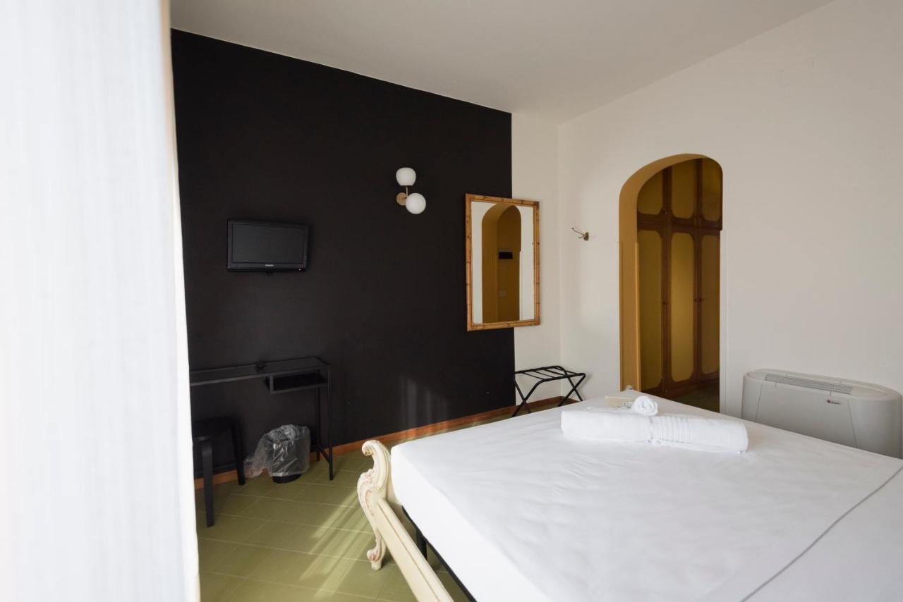 Mami Sabaudia Hotel Ngoại thất bức ảnh