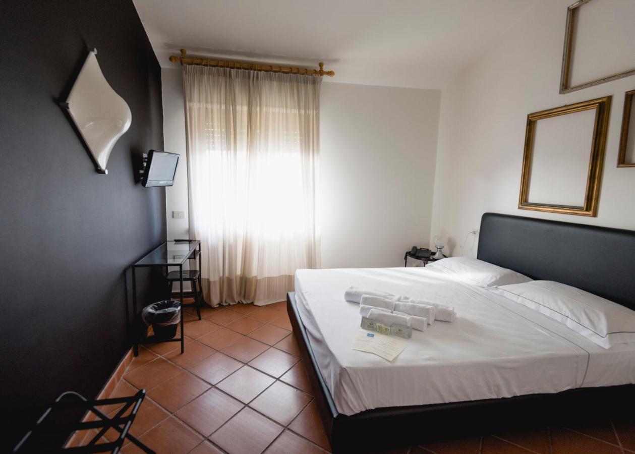 Mami Sabaudia Hotel Ngoại thất bức ảnh